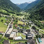 Alpenhotel Montafon & מלון 4*