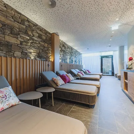 Alpenhotel Montafon & 施伦斯