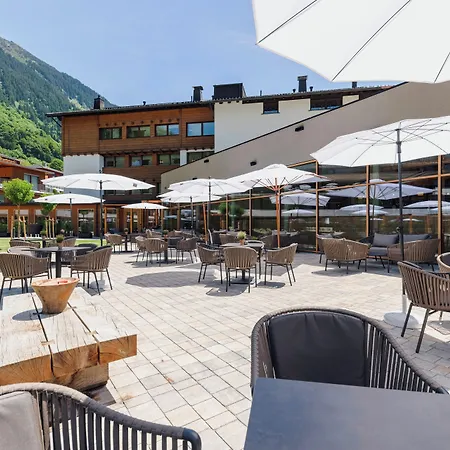 Alpenhotel Montafon & 4*